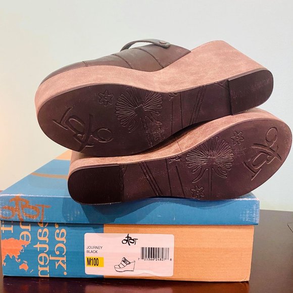 OTBT Black Journey Leather Clogs - New with Box - Picture 5 of 6